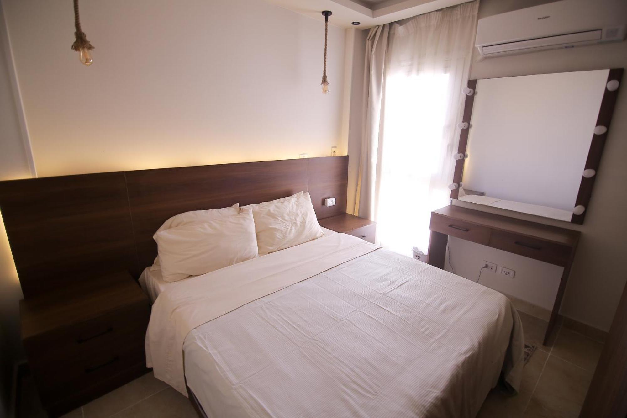The Clay - 2br Artistic Yet Modern Loft Located Strategically Near Shopping Centre And Market Appartamento Il Cairo