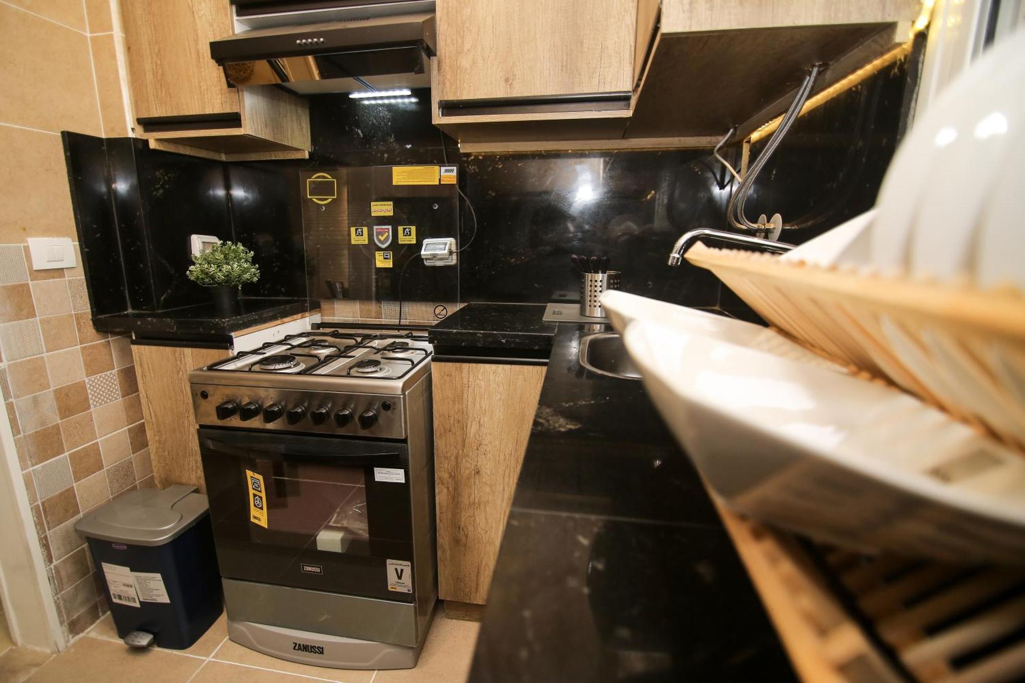 The Clay - 2br Artistic Yet Modern Loft Located Strategically Near Shopping Centre And Market Il Cairo